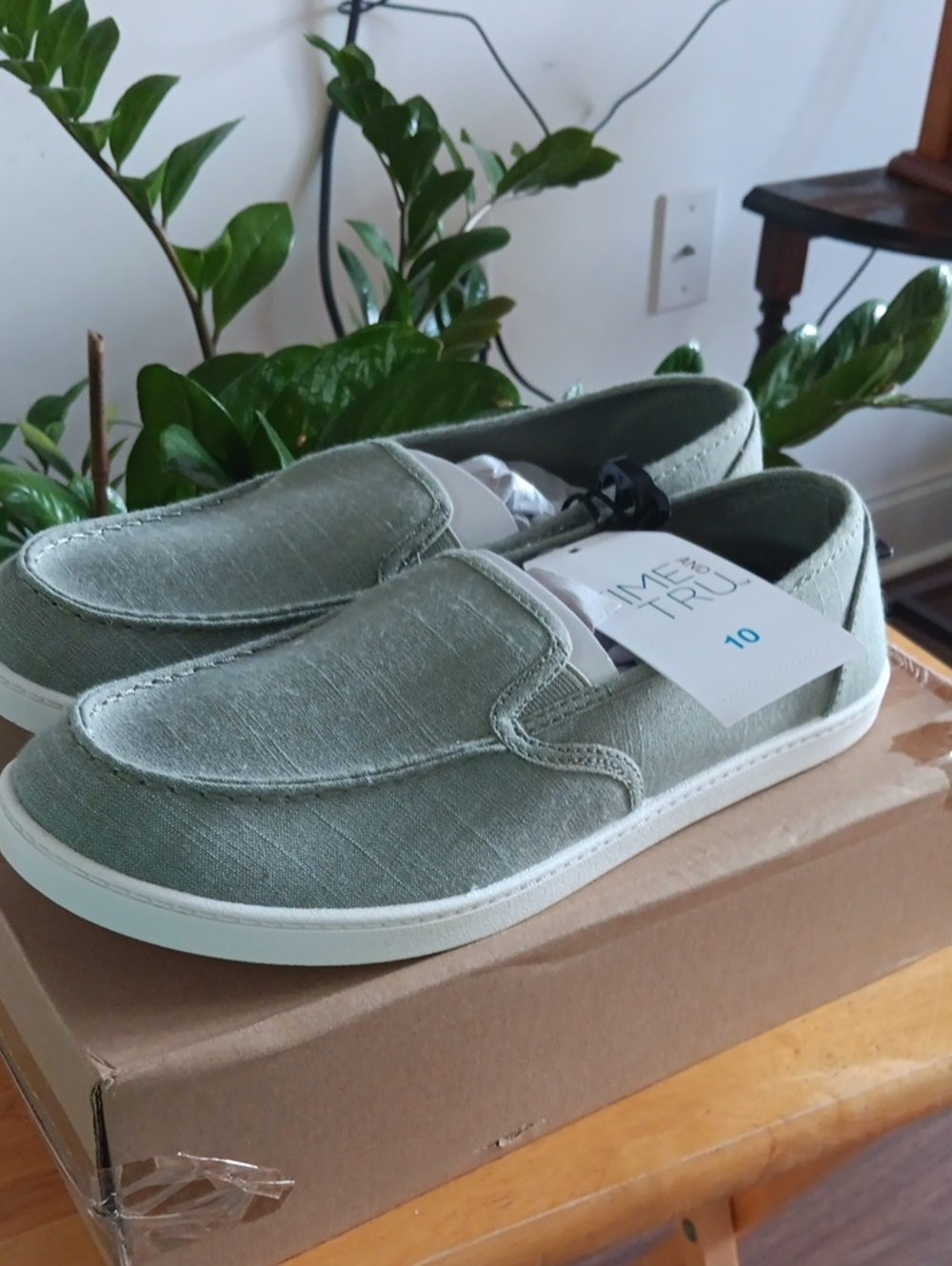Time and TRU Ladies Shoes Size 10